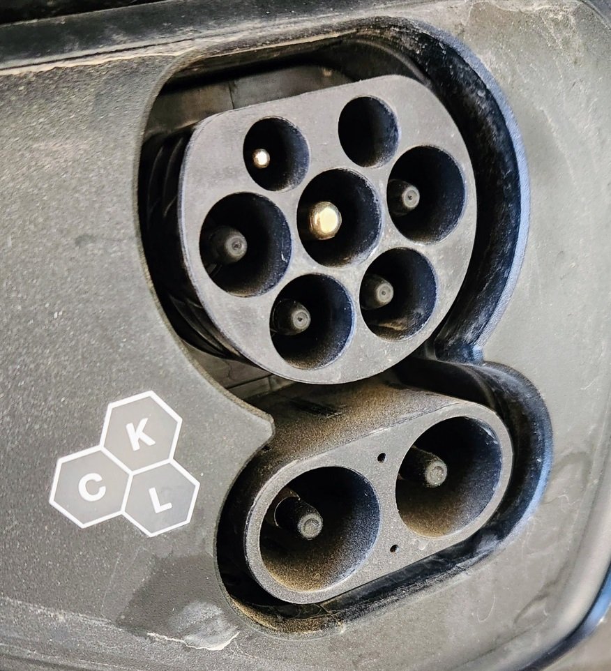 Tesla: რომელი დამტენი კაბელი ან ადაპტერი მჭირდება?