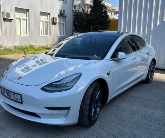 Tesla Model 3 Longe Range (2020)