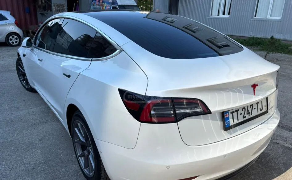 Tesla Model 3 Longe Range (2020)