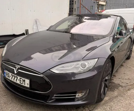 Tesla Model S 85d (2015)