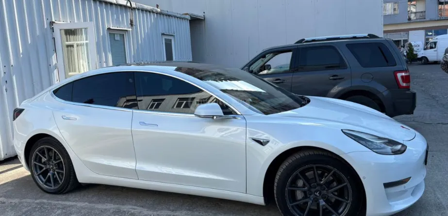 Tesla Model 3 Longe Range (2020)