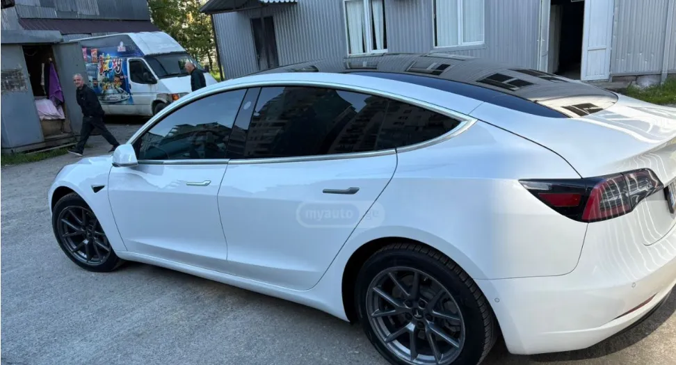 Tesla Model 3 Longe Range (2020)